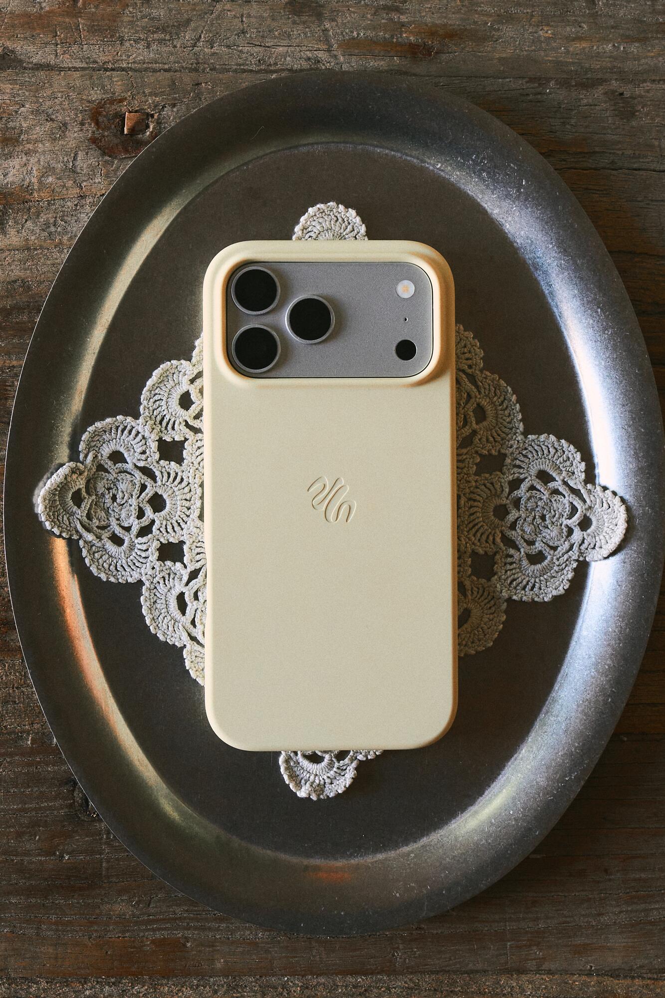 Silicone MagSafe Compatible cover - Butter Yellow